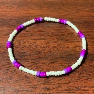 NWOT handmade seed bead bracelet, stretchy, purple and white